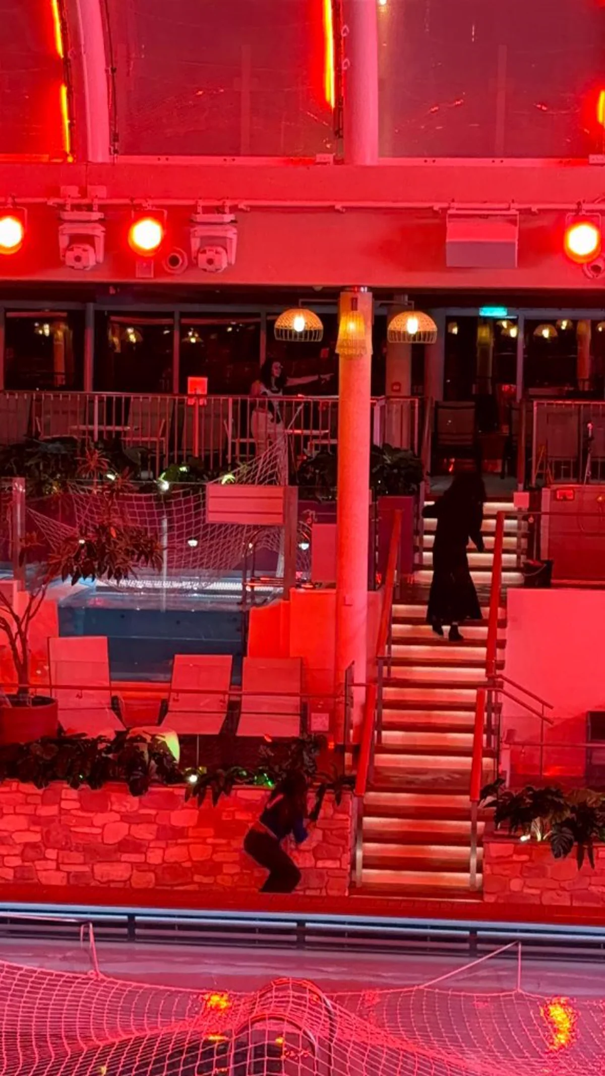 Spazio della nave trasformato in arena laser game interattiva