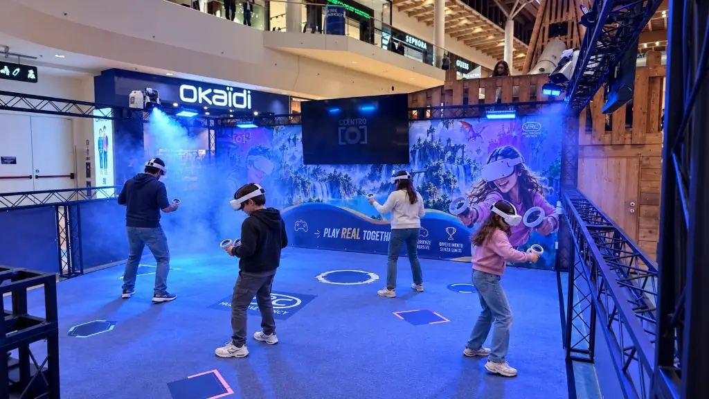 Giocatori nell'arena VRC Arese supportata dal sistema digitale di prenotazione
